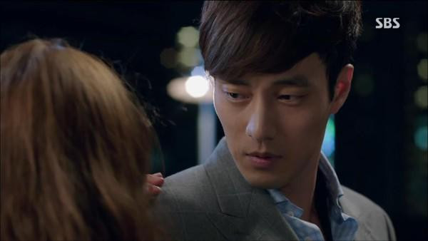 Gái già chết lặng trước màn đánh ghen của kẻ đáng tuổi con Gai gia chet lang truoc man danh ghen cua ke dang tuoi con