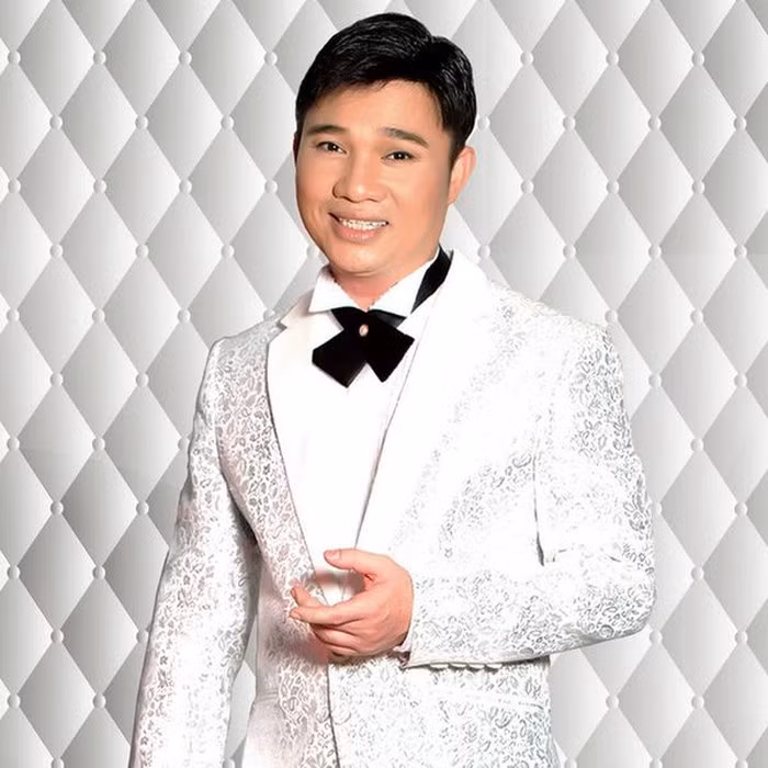 Ca si Quang Linh len tieng ve tin don gioi tinh, chuyen cat-xe o tuoi 54