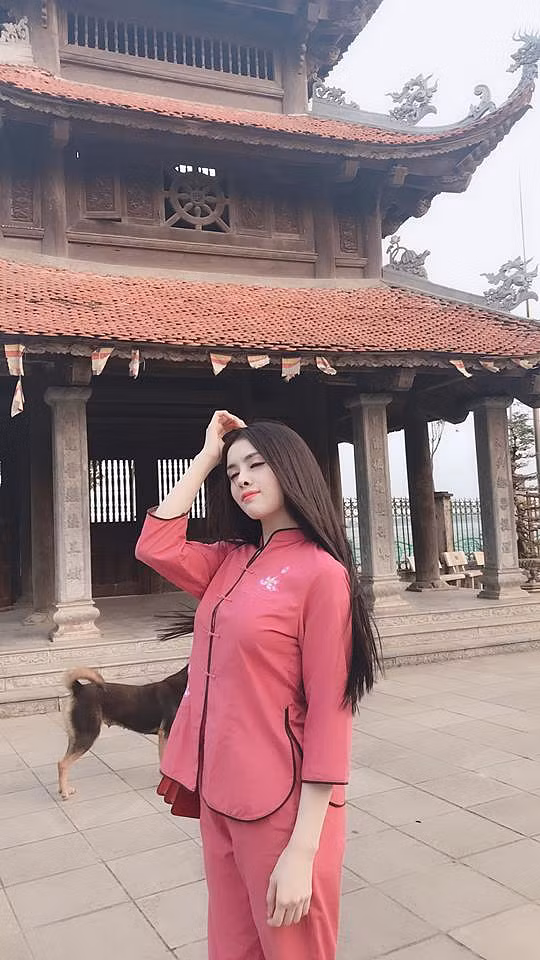 Thu Dung dap tra gay gat khi bi noi len chua cau khach