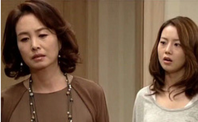 Choang vang truoc phan ung soc cua ong ba noi voi chau moi sinh