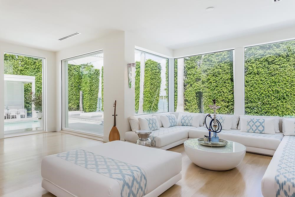 Không gian thư giãn trong nhà nơi gia chủ tận hưởng những phút giây thư thái và đàn hát bên người thân, bạn bè.