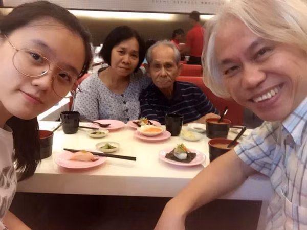 Sau 6 nam, chuyen tinh cua cap doi ‘ong 60 – chau 17′ gio ra sao?-Hinh-2