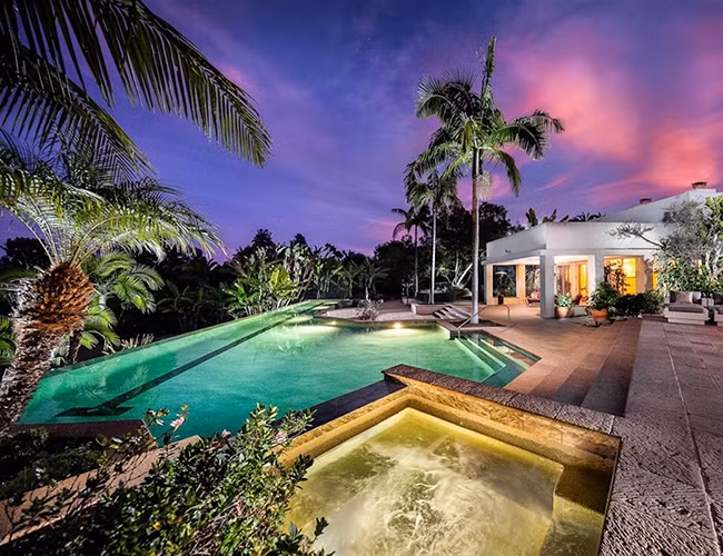 Ngôi nhà thứ hai cùng nằm trong khuôn viên có diện tích nhỏ hơn.