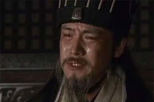 Vi sao con trai Truong Phi mat Gia Cat Luong lai tho huyet ngat di?