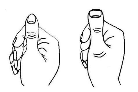 Hình dáng của ngón tay cái: Thông qua cách xem bói ngón tay cái, người có ngón tay cái to tròn, đầy đặn thường rất thông minh, nhanh nhẹn, tư duy logic tốt và là người có ý chí phấn đấu. Tuy nhiên, nhược điểm của những người này là nóng tính, dễ bị yếu tố ngoại cảnh hay những người xung quanh tác động.