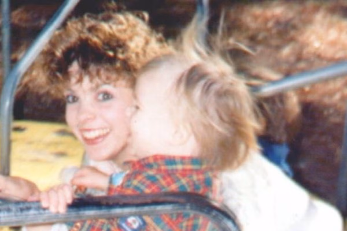 Dao dat sua nha, khong ngo thay hai cot nguoi me mat tich 20 nam