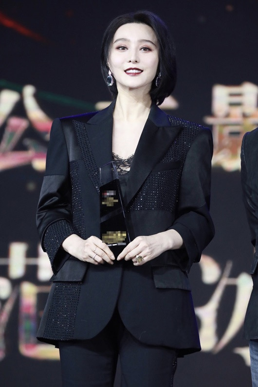 Tin đồn được dấy lên trong thời gian người đẹp họ Phạm quay phim ở Mỹ. Dù phòng làm việc của cô lên tiếng thanh minh là do Phạm Băng Băng... ăn quá nhiều nhưng không mấy ai tin tưởng.