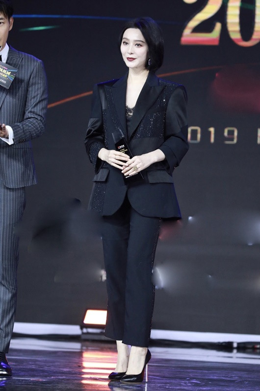 Lần xuất hiện này của Phạm Băng Băng cũng đập tan tin đồn cô mang bầu trước đó.