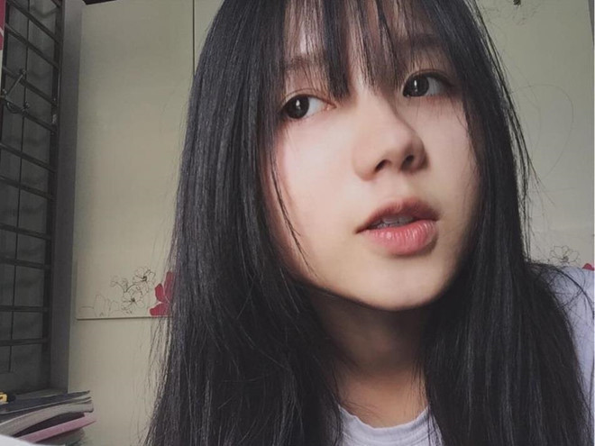 Vào thời gian rảnh, cựu học sinh chuyên Lam Sơn thích đọc manga, xem hoạt hình Nhật Bản, đọc sách và viết lời bài hát. Huyền Minh cũng là một thành viên khá tích cực tại CLB guitar Đại học Ngoại thương. Trong tương lai gần, cô có dự định đi du học Pháp để tích lũy thêm kiến thức.