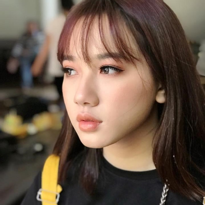 Cô tâm sự bị gia đình phản đối khi quyết định đăng ký thi vào ngôi trường nghệ thuật. Tuy nhiên, Thảo Nguyên vẫn quyết tâm theo đuổi mơ ước của mình. Ngoài việc học ở trường, Thảo Nguyên làm thêm mẫu ảnh thời trang.