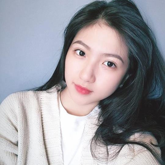 Song song với việc học, Khả Vy đang có một shop thời trang online. "Vy dự định tập tành kinh doanh để học hỏi nhiều hơn. Mình cũng hy vọng được trau dồi nhiều thứ, bổ sung kiến thức xã hội đặc biệt là kinh nghiệm buôn bán", 9X nói.