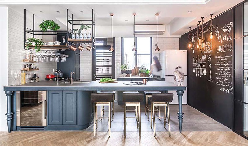 Sàn gỗ xương cá mang nét đặc trưng phổ biến của những ngôi nhà phương Tây.