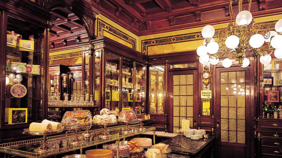 Những ngôi nhà cà phê truyền thống tại Vienna đã được công nhân là di sản phi vật thể năm 2011. Ảnh: CNN.