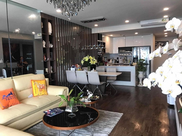 Không gian phòng khách bên trong căn hộ mà tình tin đồn một thời của Bích Phương rao bán.