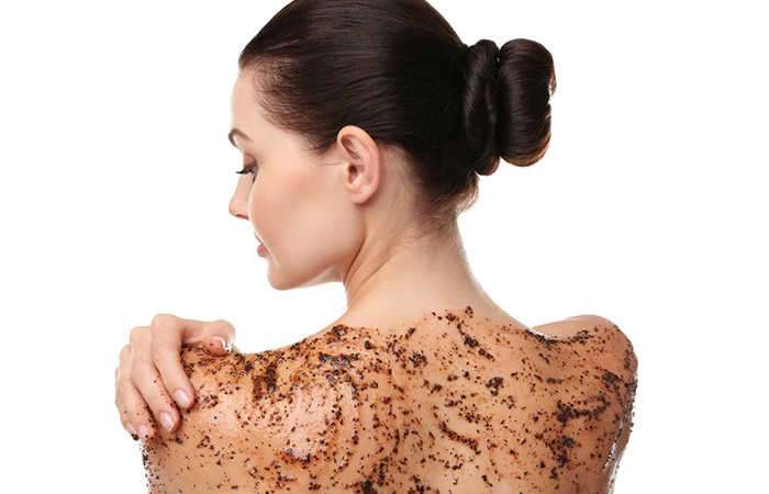 Tẩy da chết: Trong mùa Hè, làn da thường khó có thể tự duy trì sức sống và tự lành các vết cháy nắng. Tẩy da chết một cách nhẹ nhàng để đánh bay lớp tế báo chết, làn da của bạn sẽ rạng rỡ hơn trông thấy.