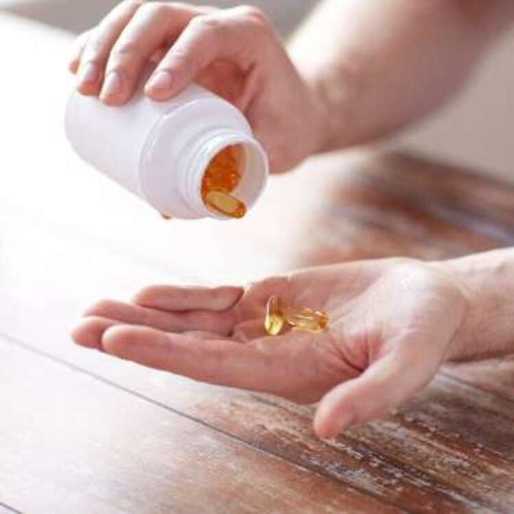 Cân nhắc khi uống thực phẩm chức năng hoặc thuốc bổ: Khi muốn uống bất kỳ loại thuốc hay thực phẩm chức năng nào, bạn cần cân nhắc kỹ càng, giữa lợi ích và nguy cơ đối với cơ thể. Hãy nhớ rằng, bạn có thể bổ sung dưỡng chất qua thực phẩm với chế độ ăn uống hợp lý, khoa học.