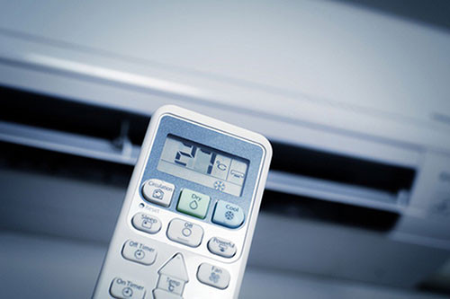 7. Điều chỉnh nhiệt độ phòng hợp lý: Từ 23 đến 27 độ C là nhiệt độ thích hợp để không tốn quá nhiều điện năng mà vẫn duy trì một nhiệt độ vừa phải và phù hợp.