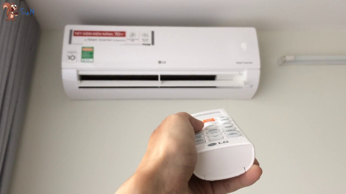 2. Sử dụng máy lạnh có công suất phù hợp với diện tích phòng: Chọn chiếc máy lạnh có công suất phù hợp với diện tích (hay thể tích) cho căn phòng của bạn, việc này giúp đảm bảo khả năng làm mát của máy lạnh, đồng thời giúp bạn tối ưu được lượng điện năng tiêu thụ, giữ cho máy luôn được bền và hoạt động ổn định.