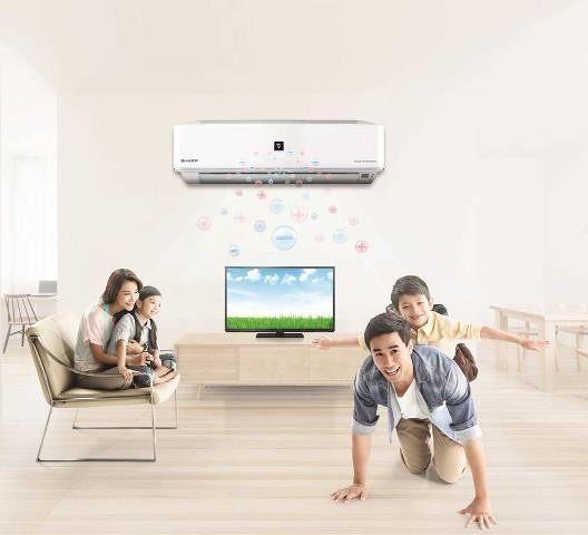 4. Vệ sinh máy lạnh định kỳ ít nhất mỗi 3 tháng: Để máy hoạt động tốt, bạn cần phải gọi thợ đến vệ sinh máy lạnh. Việc này có thể giảm đến 15% công suất hoạt động của máy, giúp tiết kiệm một lượng điện rất lớn, đồng thời tăng tuổi thọ của máy.