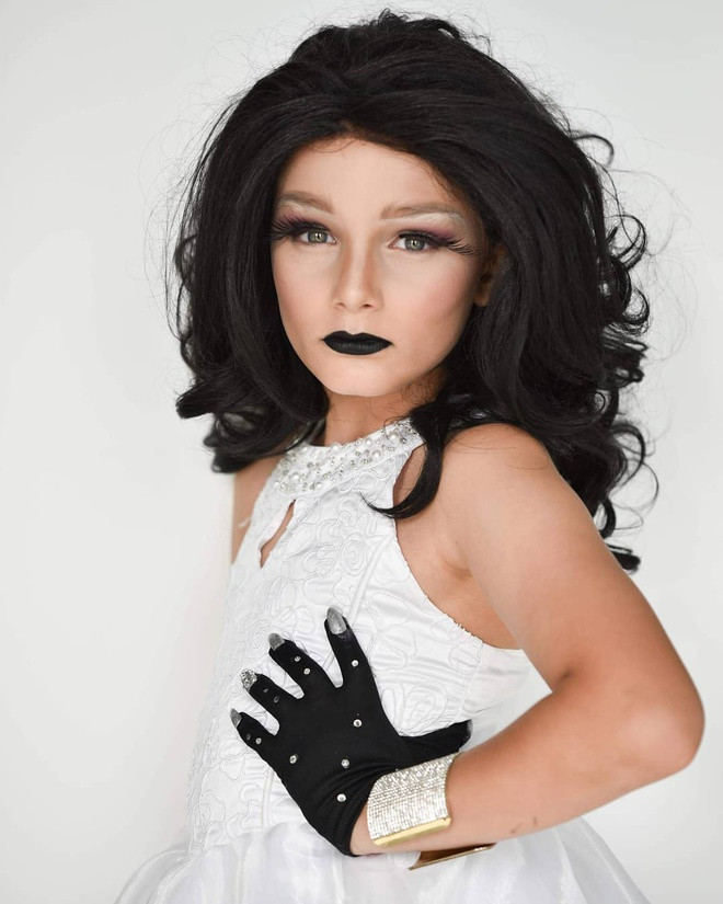 Mặc dù còn nhỏ tuổi nhưng Mélancon-Golden đã khiến nhiều người bất ngờ về khả năng trình diễn và thần thái tự tin trong các lễ hội của cộng đồng LGBT. “Đây là cách mà Nemis chọn để thể hiện bản thân mình”, mẹ của 10X nói.