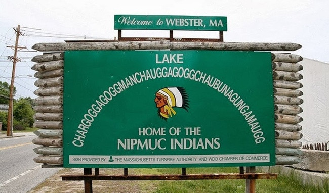 Chargoggagoggmanchauggagoggchaubunagungamaugg: Vị trí thứ 3 trong danh sách "đọc mỏi miệng" thuộc về hồ nước Chargoggagoggmanchauggagoggchaubunagungamaugg (Mỹ). Tên đầy đủ của hồ nước này có 44 ký tự và thường được rút gọn thành Chaubunagungamaug. Do tên gọi quá dài, địa danh này thu hút nhiều khách hiếu kỳ ghé thăm. Chargoggagoggmanchauggagoggchaubunagungamaugg cũng là địa điểm có tên dài nhất nước Mỹ. Ảnh: Webster.