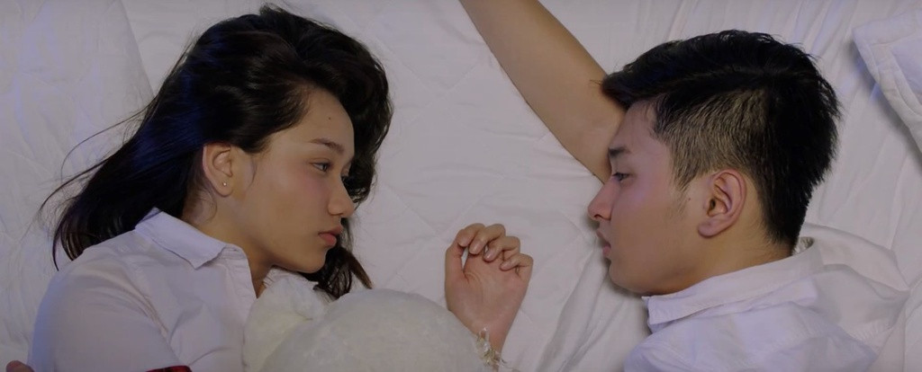 Kêu cứu khán giả: Riêng trong năm 2019, có đến 4 bộ phim Việt cầu cứu khán giả, gồm Yolo - Bạn chỉ sống một lần, Thưa mẹ con đi, Trời sáng rồi, ta ngủ đi thôi và Ngốc ơi tuổi 17. Có phim hay, phim dở, nhưng nhóm tác phẩm rõ ràng được biết tới nhiều hơn nhờ động thái này. Tuy nhiên, có ý kiến cho rằng cứ lạm dụng chiêu “giải cứu” sẽ khiến điện ảnh Việt Nam ngày một bị khán giả xem thường. Với mỗi thất bại, ê-kíp trên hết cần nhìn lại chất lượng của bản thân tác phẩm, cũng như cách tiếp cận khán giả đã đúng đắn hay chưa.