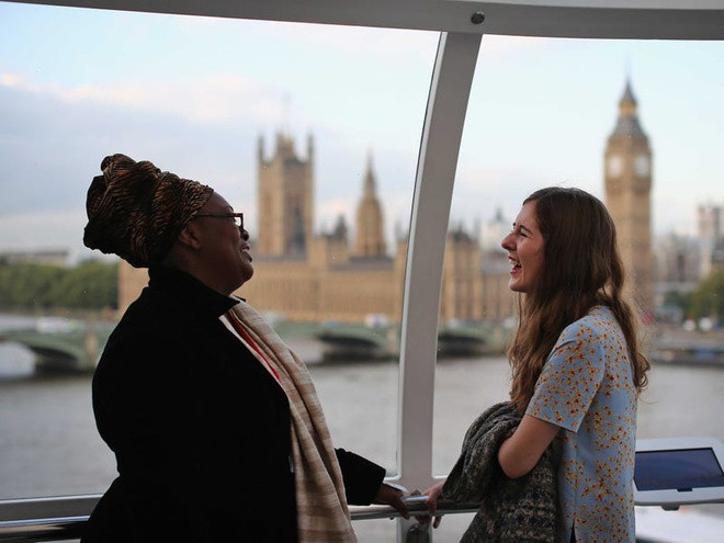 1. Không có gì đáng ngại khi hỏi lời khuyên từ người khác: Đôi khi, chúng ta ngại xin lời khuyên hay nhờ giúp đỡ vì sợ bị đánh giá thiếu hiểu biết hoặc lười chuẩn bị. Nhưng thực tế, ai cũng có lúc bối rối, không biết làm gì. Do đó, bạn đừng ngại xin lời khuyên, cả nơi làm việc, ở nhà và trong cuộc sống nói chung. Ảnh: Getty Images.