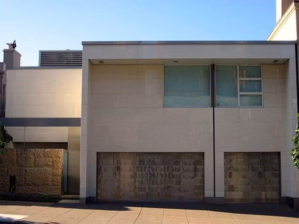 Năm 1988, Ellison đã trả 3,9 triệu USD mua một ngôi nhà tại khu phố hào nhoáng Pacific Heights ở San Francisco. Ông thậm chí đã định mua ngôi nhà kế bên với giá 40 triệu USD. Hiện nay, một số ông trùm công nghệ như Mark Pincus hay Jony Ive cũng sở hữu nhà tại khu vực này. Ảnh: Pinterest.