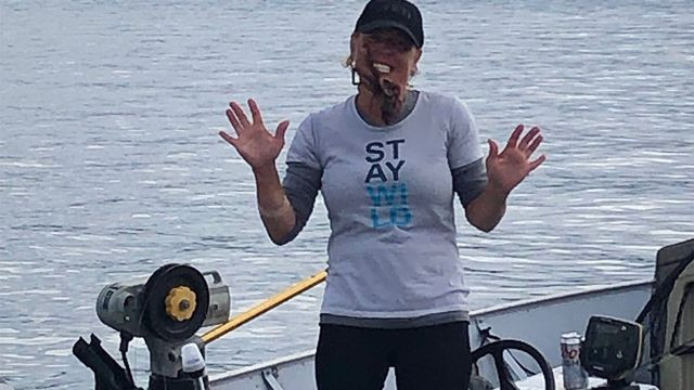 Mai me cho bach tuoc len mat de 