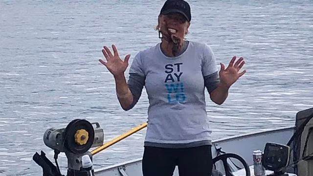 Mải mê cho bạch tuộc lên mặt để "sống ảo", người phụ nữ gặp họa Mai me cho bach tuoc len mat de