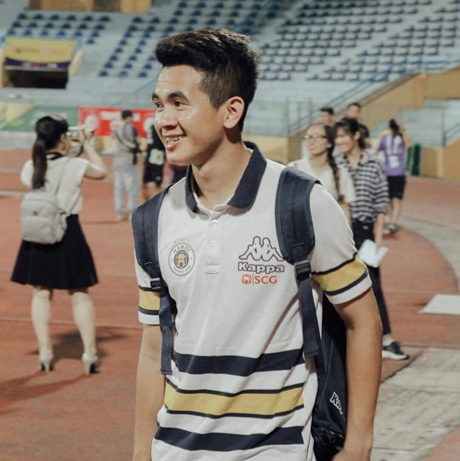 Năm 2017, hậu vệ quê Nghệ An từng được triệu tập lên U23 Việt Nam để chuẩn bị cho vòng loại U23 châu Á. Tuy nhiên, sau khi kiểm tra sức khỏe, HLV Park đành phải loại Văn Kiên khi hay tin anh có tiền sử bị bệnh tim. Dù vậy, khi trở về CLB thi đấu, nam hậu vệ vẫn làm tốt vai trò của mình.