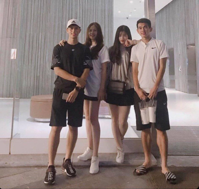 Trần Văn Kiên chưa công khai có bạn gái trên trang cá nhân. Tuy nhiên, nhiều người hâm mộ đoán anh đang hẹn hò vì Trang Heo - bạn gái Đình Trọng - từng đăng một bức ảnh đi chơi nhóm lên trang cá nhân. Trong đó, hậu vệ sinh năm 1996 đứng thân thiết cạnh một cô gái xinh đẹp.