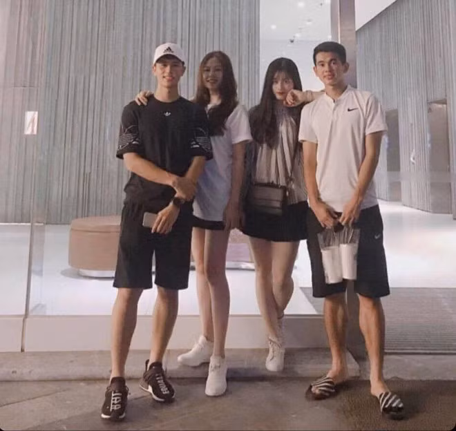 Trần Văn Kiên chưa công khai có bạn gái trên trang cá nhân. Tuy nhiên, nhiều người hâm mộ đoán anh đang hẹn hò vì Trang Heo - bạn gái Đình Trọng - từng đăng một bức ảnh đi chơi nhóm lên trang cá nhân. Trong đó, hậu vệ sinh năm 1996 đứng thân thiết cạnh một cô gái xinh đẹp.