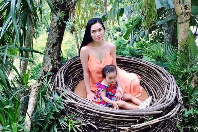 Trên trang cá nhân, Joyce Tadeo thường xuyên chia sẻ những bộ ảnh hay khoảnh khắc cùng con tận hưởng cuộc sống bình yên gắn liền với những chuyến du lịch.