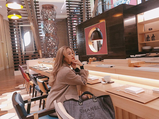 Cô là một tín đồ hàng hiệu nổi tiếng trong làng giải trí Việt (Ảnh: Internet)