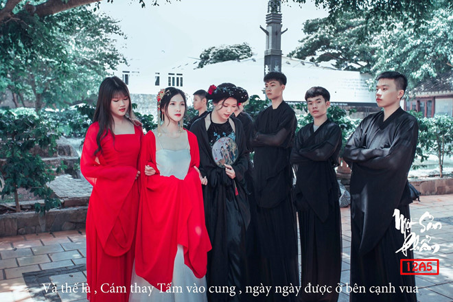 Theo lời My My, cả lớp đã mất gần nửa tháng để hoàn thành phần trang phục. Do muốn bộ ảnh thật giống MV "Anh ơi ở lại" nên có gặp khó khăn về kích cỡ, kiểu dáng, màu sắc... nhưng sau cùng thì vẫn khắc phục được.