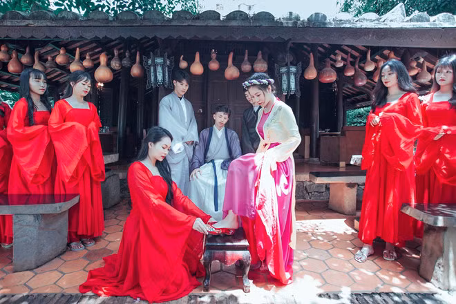 "Cả lớp và bên nhiếp ảnh cùng nhau bàn bạc để chọn ra các nhân vật phù hợp nhất. Thành viên trong lớp rất biết lắng nghe nên không xảy ra mâu thuẫn gì", My My cho biết.