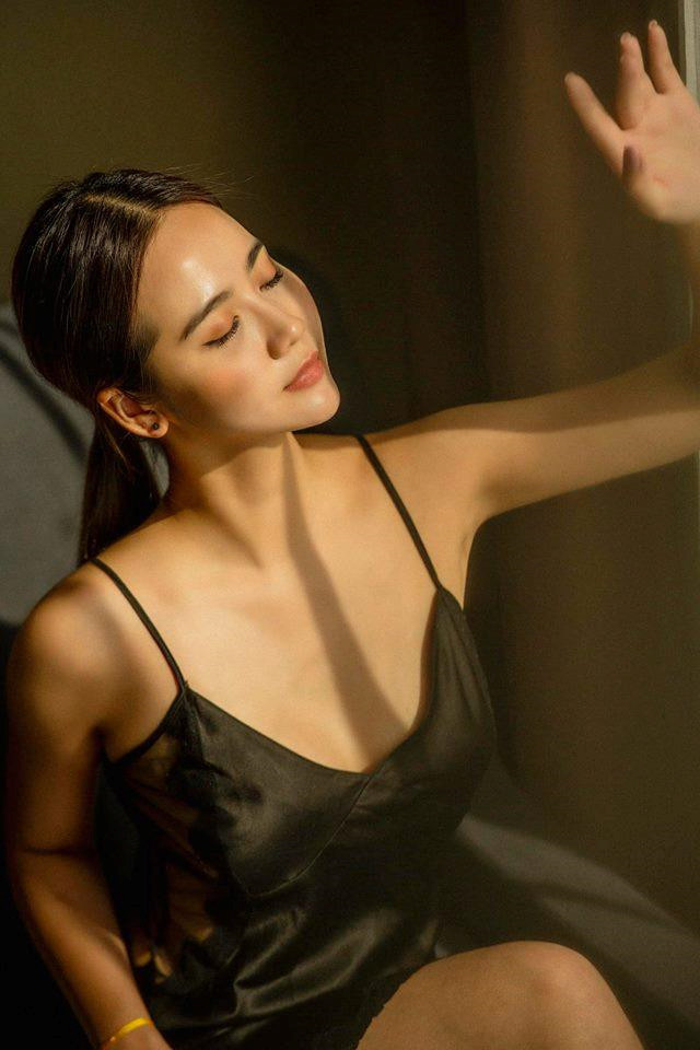 Gần chạm ngưỡng 30 tuổi, hot girl Hà thành được dân mạng khen ngợi vẻ đẹp chuẩn "gái một con trông mòn con mắt".