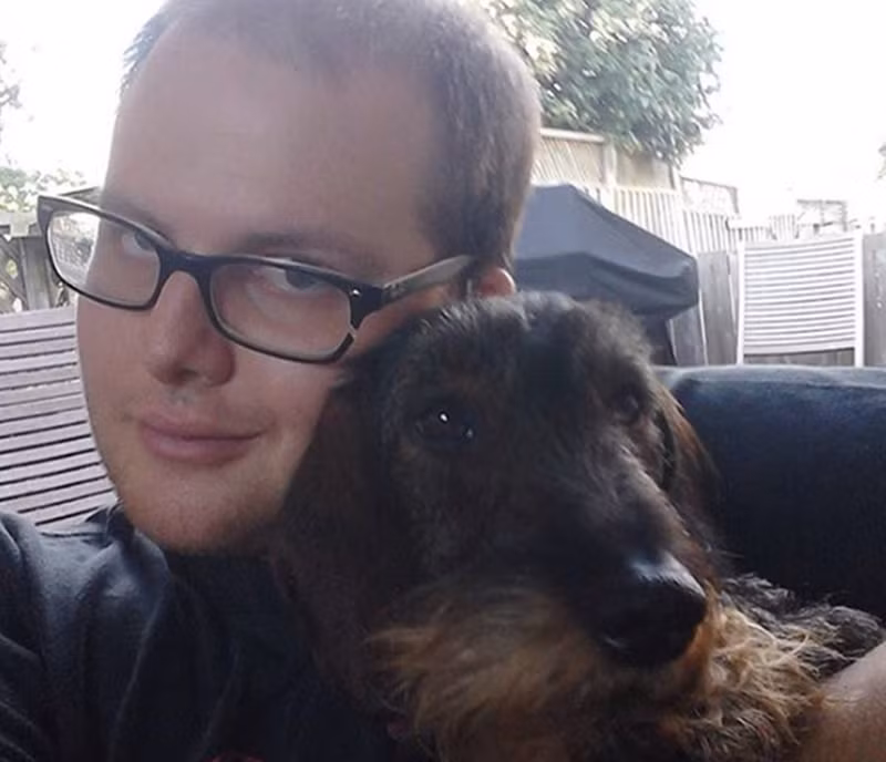 Câu chuyện bắt đầu tại Bệnh viện Juravinski ở Canada, khi anh Zachary Noble được chẩn đoán mắc ung thư hạch Hodgkin. Và không may, Zachary mắc phải thể ung thư kháng lại hóa trị. Mong mỏi của Zachary trong những ngày dài nằm viện là được gặp những chú chó cưng của mình và các y bác sĩ đã biến giấc mơ này của anh thành hiện thực.