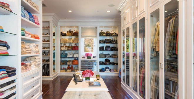 Nữ tỷ phú ngành thời trang cũng có một không gian rộng rãi để chứa đựng trang phục và phụ kiện.