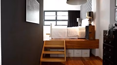 Nâng cao giường Nâng cao giường là giải pháp hay để bạn thực sự có thể tận dụng tối đa không gian bên dưới việc nâng giường ngủ lên vừa tiện cho bạn khi dọn dẹp. Bố trí các tủ nhỏ di động hoặc các thùng container nhỏ, vậy là bạn đã có thể được sử dụng để lưu trữ tất cả các loại đồ dùng!