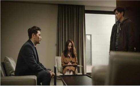 Vo ngoai tinh voi chu thau xay dung, bi chong bat gap o nha nghi