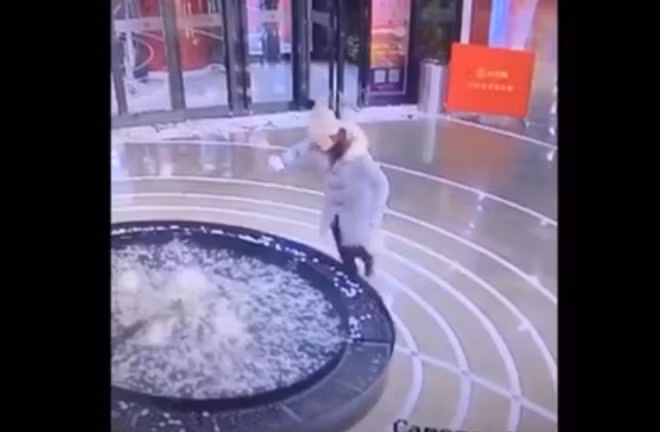 Mai me tra loi tin nhan dien thoai, co gai gap cai ket nho doi