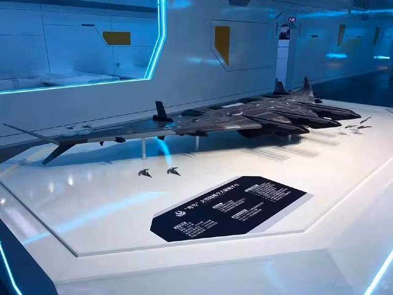 TQ khoe mau tau san bay sieu tuong, che ap khong gian