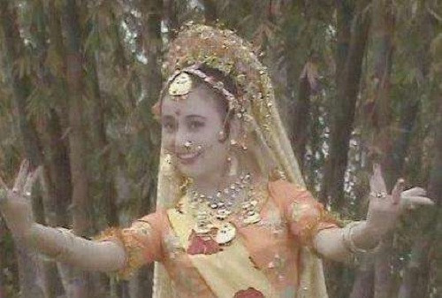 5. Ngọc Thỏ Tinh Trong phim, Ngọc Thỏ Tinh mang vẻ đẹp của mình kết hợp với điệu nhảy trên nền nhạc thật sự đã làm trái tim của bao chàng trai thời đó rung động. Ngọc Thỏ Tinh do diễn viễn Lý Linh Ngọc đảm nhận diễn xuất.