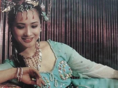 4. Vạn Thánh Công Chúa Vạn Thánh Công Chúa là con gái của Long Vương đầm Bích Ba, vợ chưa cưới của Bạch Long Mã, nhưng lai tư thông với Cửu Đầu Trùng. Vạn Thánh Công Chúa do Trương Thanh đảm nhận, với ánh mắt rất kịch và vẻ đẹp khí chất của một thiếu nữ.