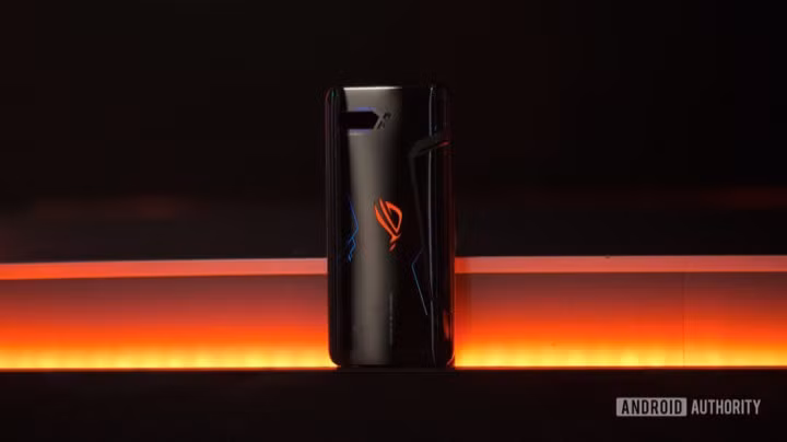 Smartphone choi game ROG phone 2 chay hang khien fan 