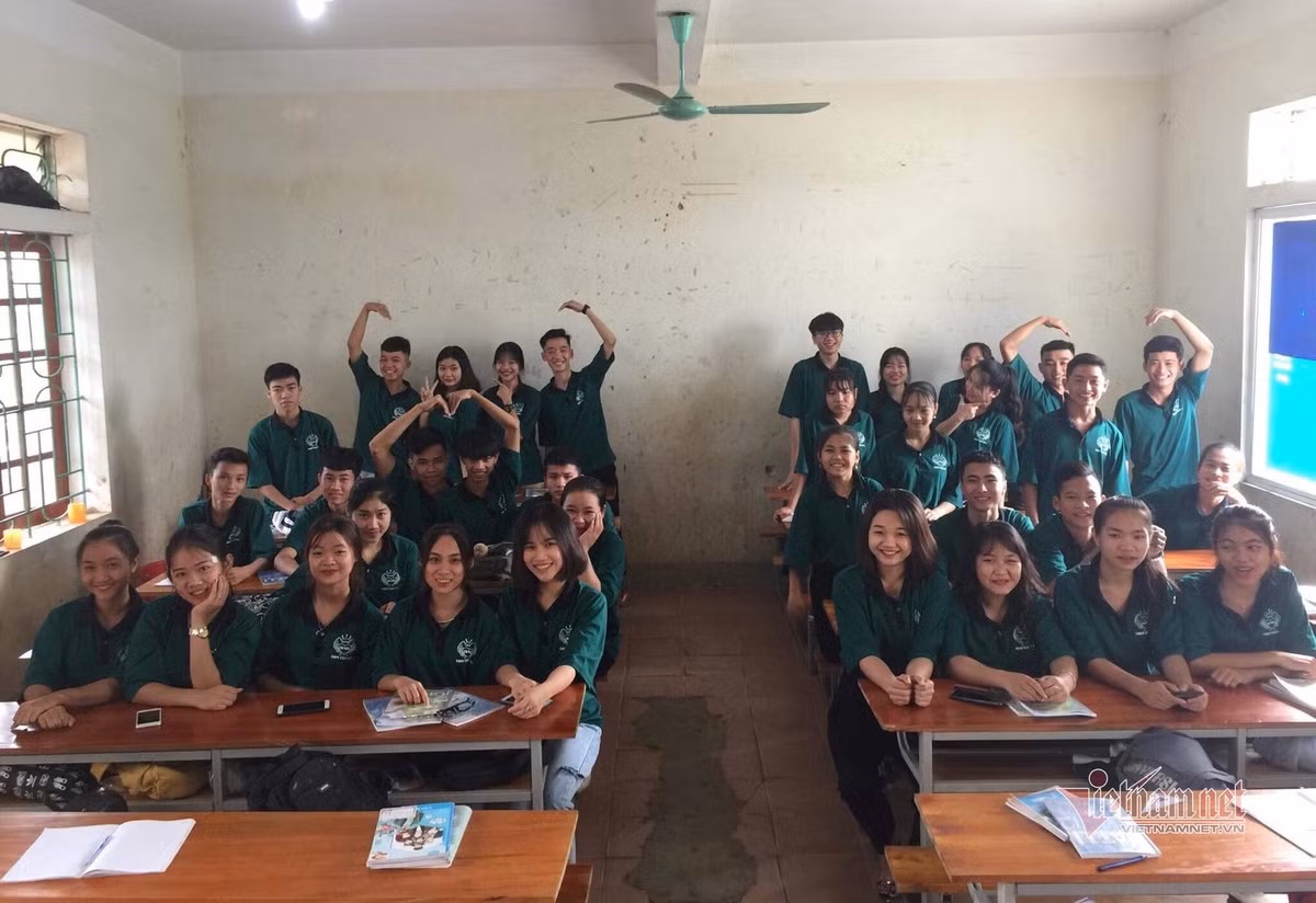 Tập thể lớp 12C8 khóa 52 Trường THPT Tân Kỳ 1 (huyện Tân Kỳ, tỉnh Nghệ An).