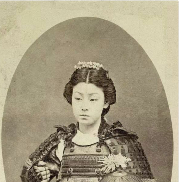 Hình ảnh một nữ võ sĩ samurai vào những năm 1800.