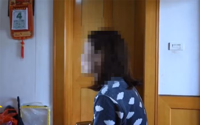 Moi thay cung cho con gai e, nao ngo con gai gap hoa sau do